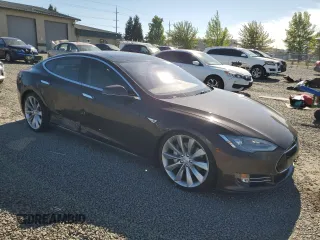 2013 Tesla Model S Performance z VIN 5YJSA1CP1DFP20208, wystawiony jako Copart lot #56066035 z przebiegiem 71 513 mil mil oraz Szkoda całkowita • Salvage title. Historia ofert i sprzedaży dostępna na DreamBid. Obrazek 4.