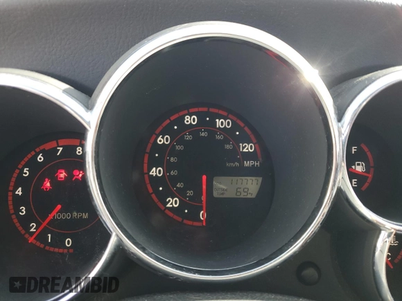 2006 Pontiac Vibe z VIN 5Y2SL65896Z406848, wystawiony jako Copart lot #49433135 z przebiegiem 117 777 mil mil oraz Szkoda całkowita • Salvage title. Historia ofert i sprzedaży dostępna na DreamBid. Obrazek 9.
