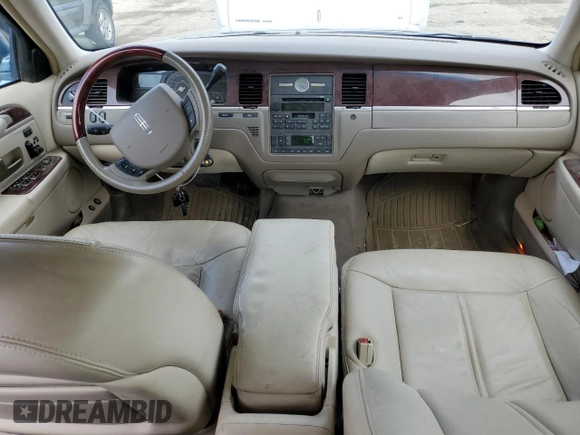 2005 Lincoln Town Car Signature Limited z VIN 1LNHM82W55Y647621, wystawiony jako Copart lot #58532875 z przebiegiem 77 336 mil mil oraz Szkoda całkowita • Salvage title. Historia ofert i sprzedaży dostępna na DreamBid. Obrazek 8.