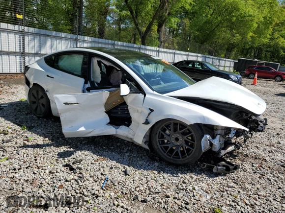 2024 Tesla Model 3 z VIN 5YJ3E1EA6RF734033, wystawiony jako Copart lot #52305665 z przebiegiem 21 081 mil mil oraz Szkoda całkowita • Salvage title. Historia ofert i sprzedaży dostępna na DreamBid. Obrazek 4.
