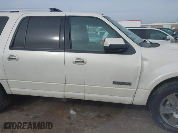 2007 Ford Expedition Max Limited z VIN 1FMFK20577LA18558, wystawiony jako IAAI lot #41475682 z przebiegiem 153 127 mil mil oraz . Historia ofert i sprzedaży dostępna na DreamBid. Obrazek 13.