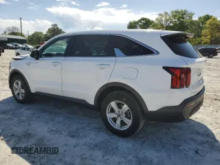 2023 Kia Sorento LX z VIN 5XYRGDLC7PG203021, wystawiony jako Copart lot #52637205 z przebiegiem 40 178 mil mil oraz Szkody całkowita. Historia ofert i sprzedaży dostępna na DreamBid. Obrazek 2.