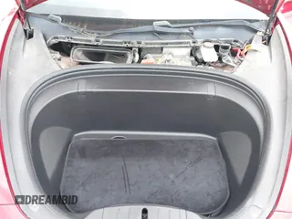 2019 Tesla Model 3 Mid Range z VIN 5YJ3E1EA7KF445040, wystawiony jako IAAI lot #41954956 z przebiegiem 68 004 mil mil oraz . Historia ofert i sprzedaży dostępna na DreamBid. Obrazek 10.