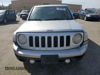 2014 Jeep Patriot Sport z VIN 1C4NJPBA9ED570306, wystawiony jako Copart lot #47923305 z przebiegiem 200 589 mil mil oraz Szkoda całkowita • Salvage title. Historia ofert i sprzedaży dostępna na DreamBid. Obrazek 5.