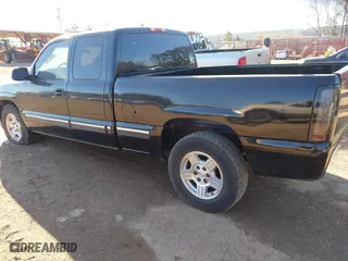2001 Chevrolet Silverado 1500 LS with VIN 2GCEC19V811118725, listed as a IAAI auction lot 41776872 with 279,370 mi miles. Bid and sale history available at carsss.com. Image 3.