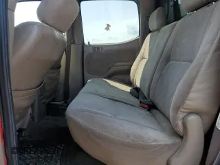 2004 Toyota Tacoma PreRunner z VIN 5TEGN92N24Z368036, wystawiony jako Copart lot #60845605 z przebiegiem 210 145 mil mil oraz Czysty tytuł • Clean title. Historia ofert i sprzedaży dostępna na DreamBid. Obrazek 10.