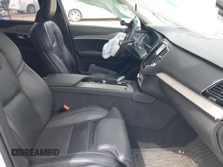 2024 Volvo XC90 Ultimate z VIN YV4H60LFXR1217884, wystawiony jako IAAI lot #42071549 z przebiegiem 11 741 mil mil oraz . Historia ofert i sprzedaży dostępna na DreamBid. Obrazek 5.