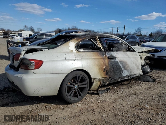 2013 BMW 3 Series 328i z VIN WBAKE5C55DJ107511, wystawiony jako Copart lot #47297595 z przebiegiem Nie podano mil oraz Szkoda całkowita • Salvage title. Historia ofert i sprzedaży dostępna na DreamBid. Obrazek 3.