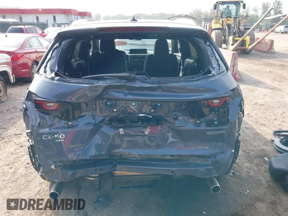 2024 Mazda CX-50 S Premium z VIN 7MMVABDM7RN231991, wystawiony jako IAAI lot #42481427 z przebiegiem 7 843 mil mil oraz . Historia ofert i sprzedaży dostępna na DreamBid. Obrazek 6.