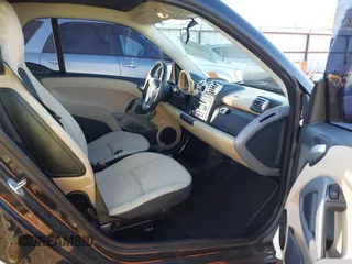 2009 Smart fortwo Pure z VIN WMEEJ31X99K292492, wystawiony jako IAAI lot #41029051 z przebiegiem 57 741 mil mil oraz . Historia ofert i sprzedaży dostępna na DreamBid. Obrazek 5.