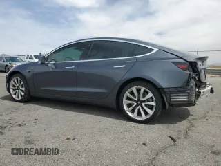 2019 Tesla Model 3 Mid Range z VIN 5YJ3E1EA2KF417212, wystawiony jako Copart lot #50968615 z przebiegiem 104 807 mil mil oraz Szkody całkowita. Historia ofert i sprzedaży dostępna na DreamBid. Obrazek 2.