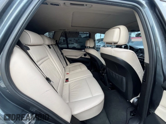 2011 BMW X5 35i with VIN 5UXZV4C58BL401755, listed as a Copart auction lot 49190535 with 104,082 mi miles and Clean Title. Bid and sale history available at carsss.com. Image 6.