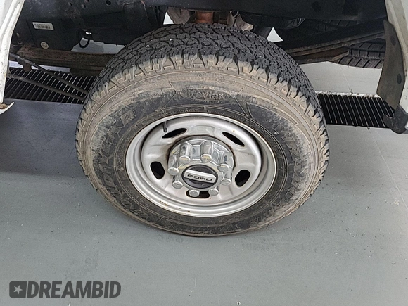 2017 Ford F-250 Lariat z VIN 1FT7W2B63HED19790, wystawiony jako IAAI lot #42791472 z przebiegiem 77 237 mil mil oraz . Historia ofert i sprzedaży dostępna na DreamBid. Obrazek 5.