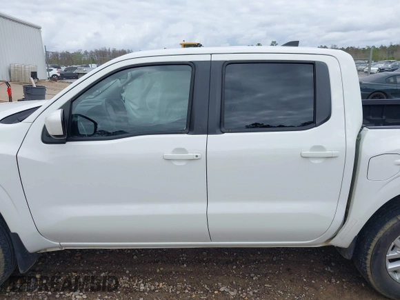 2022 Nissan Frontier SV z VIN 1N6ED1EJ1NN663862, wystawiony jako IAAI lot #41781155 z przebiegiem 52 128 mil mil oraz . Historia ofert i sprzedaży dostępna na DreamBid. Obrazek 14.