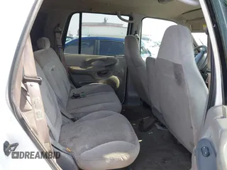 1998 Ford Expedition XLT with VIN 1FMRU176XWLA59524, listed as a IAAI auction lot 39809480 with 225,650 mi miles. Bid and sale history available at carsss.com. Image 8.