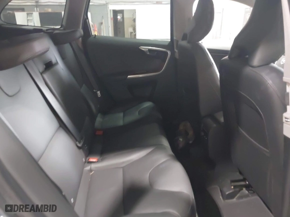 2017 Volvo XC60 Inscription with VIN YV440MRU1H2017062, listed as a IAAI auction lot 41723799 with 110,954 mi miles. Bid and sale history available at carsss.com. Image 8.