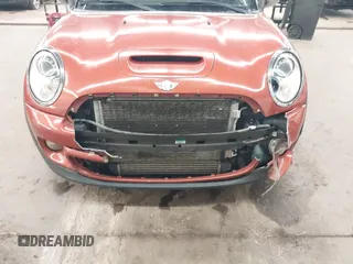 2013 MINI Hardtop S z VIN WMWSV3C56DT476032, wystawiony jako IAAI lot #42265885 z przebiegiem 120 188 mil mil oraz . Historia ofert i sprzedaży dostępna na DreamBid. Obrazek 6.