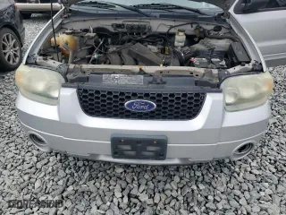 2005 Ford Escape Limited with VIN 1FMYU94145KA62832, listed as a Copart auction lot 53104395 with 81,093 mi miles and Clean Title. Bid and sale history available at carsss.com. Image 12.
