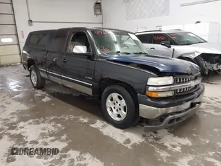 2000 Chevrolet Silverado 1500 LS with VIN 2GCEC19T3Y1333843, listed as a IAAI auction lot 41721344 with 1 mi miles. Bid and sale history available at carsss.com. Image 1.