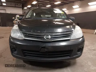 2011 Nissan Versa S z VIN 3N1BC1CPXBL497663, wystawiony jako IAAI lot #42340806 z przebiegiem 305 403 mil mil oraz . Historia ofert i sprzedaży dostępna na DreamBid. Obrazek 12.
