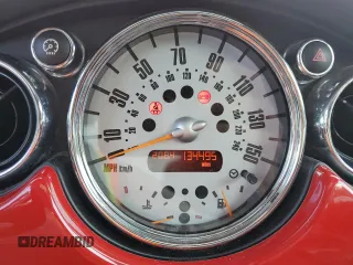 2005 MINI Hardtop S z VIN WMWRE33565TL15602, wystawiony jako Copart lot #58003515 z przebiegiem 134 495 mil mil oraz Szkoda całkowita • Salvage title. Historia ofert i sprzedaży dostępna na DreamBid. Obrazek 9.