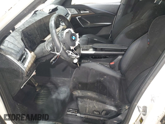 2023 BMW X1 xDrive28i with VIN WBX73EF08P5X60980, listed as a Copart auction lot 59899385 with 21,975 mi miles and Salvage title. Bid and sale history available at DreamBid. Image 7.