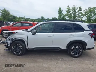 2025 Subaru Forester Limited z VIN JF2SLDRC1SH466790, wystawiony jako IAAI lot #42580221 z przebiegiem 4 094 mil mil oraz . Historia ofert i sprzedaży dostępna na DreamBid. Obrazek 15.