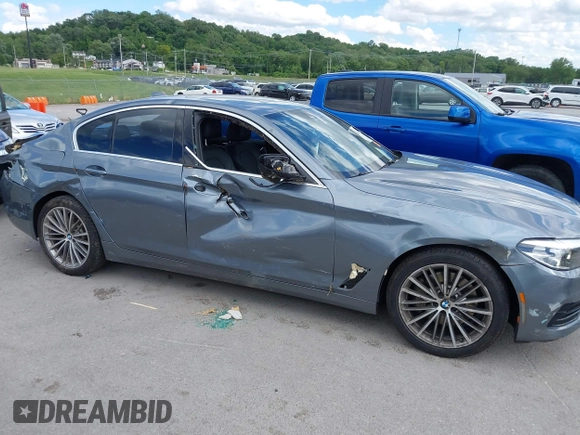 2019 BMW 5 Series 530i xDrive z VIN WBAJA7C51KWW12626, wystawiony jako IAAI lot #42335449 z przebiegiem 71 798 mil mil oraz . Historia ofert i sprzedaży dostępna na DreamBid. Obrazek 6.