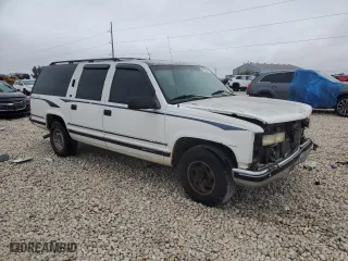 1996 GMC Suburban with VIN 1GDEC16R1TJ741423, listed as a Copart auction lot 83225074 with 488,815 mi miles and Salvage Title. Bid and sale history available at carsss.com. Image 4.