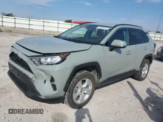 2020 Toyota RAV4 XLE z VIN 2T3P1RFV3LC095206, wystawiony jako Copart lot #61994415 z przebiegiem 57 698 mil mil oraz Szkoda całkowita • Salvage title. Historia ofert i sprzedaży dostępna na DreamBid. Obrazek 1.