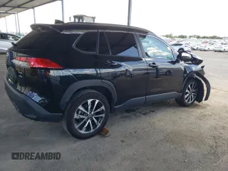 2023 Toyota Corolla Cross XLE z VIN 7MUDAABG6PV048792, wystawiony jako Copart lot #56819095 z przebiegiem 59 189 mil mil oraz Szkoda całkowita • Salvage title. Historia ofert i sprzedaży dostępna na DreamBid. Obrazek 3.