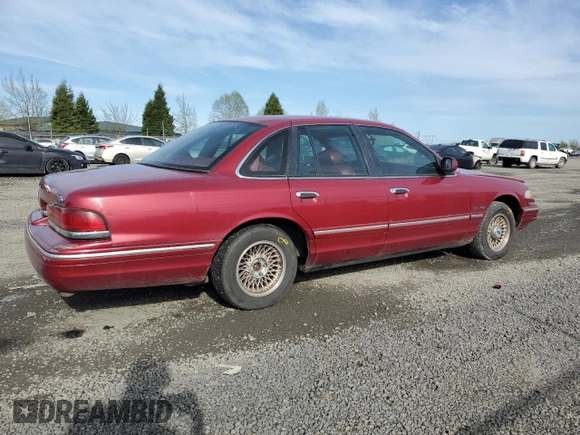 1995 Ford Crown Victoria LX с VIN 2FALP74W2SX117864, выставлен на аукционе Copart как лот 52440825 с пробегом 109 409 миль миль и Списание • Salvage title. История ставок и продаж доступна на DreamBid. Изображение 3.