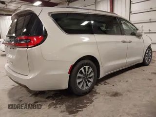 2021 Chrysler Pacifica Touring L with VIN 2C4RC1BG7MR531772, listed as a IAAI auction lot 41834392 with 156,123 mi miles and . Bid and sale history available at DreamBid. Image 4.