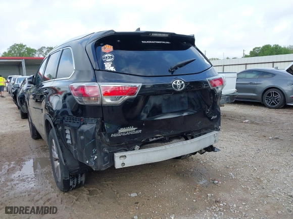 2014 Toyota Highlander XLE with VIN 5TDKKRFH9ES021924, listed as a IAAI auction lot 41826858 with 302,407 mi miles. Bid and sale history available at carsss.com. Image 6.