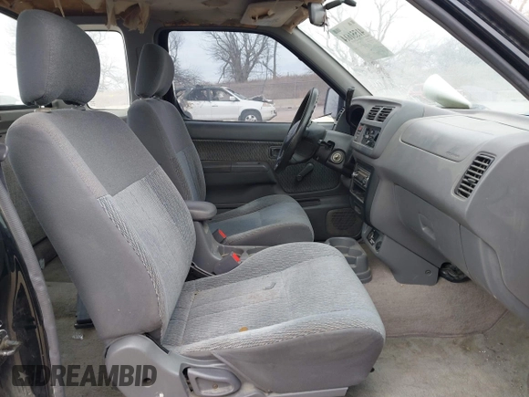1998 Nissan Frontier XE z VIN 1N6DD26S2WC325599, wystawiony jako IAAI lot #41551614 z przebiegiem 99 047 mil mil oraz . Historia ofert i sprzedaży dostępna na DreamBid. Obrazek 5.