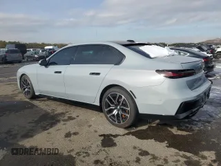 2023 BMW 7 Series 760i xDrive z VIN WBA33EJ00PCM58207, wystawiony jako Copart lot #41809425 z przebiegiem 10 658 mil mil oraz Szkoda całkowita • Salvage title. Historia ofert i sprzedaży dostępna na DreamBid. Obrazek 2.