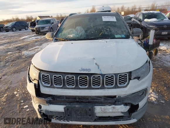 2024 Jeep Compass Limited with VIN 3C4NJDCN4RT155183, listed as a IAAI auction lot 41423240 with 6,287 mi miles and . Bid and sale history available at carsss.com. Image 12.
