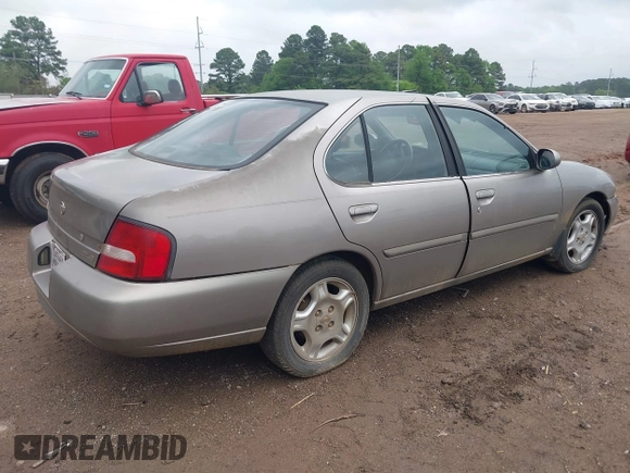2000 Nissan Altima GXE with VIN 1N4DL01A2YC249111, listed as a IAAI auction lot 41973198 with 1 mi miles. Bid and sale history available at carsss.com. Image 4.