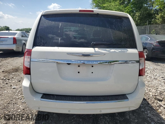 2011 Chrysler Town & Country Touring L z VIN 2A4RR8DG7BR783713, wystawiony jako Copart lot #57297455 z przebiegiem 148 455 mil mil oraz Szkoda całkowita • Salvage title. Historia ofert i sprzedaży dostępna na DreamBid. Obrazek 6.