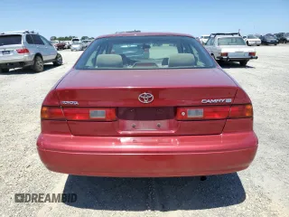 1998 Toyota Camry LE z VIN 4T1BG28K6WU308356, wystawiony jako Copart lot #57686475 z przebiegiem 178 274 mil mil oraz Szkoda całkowita • Salvage title. Historia ofert i sprzedaży dostępna na DreamBid. Obrazek 6.