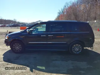 2016 Chrysler Town & Country Limited Platinum with VIN 2C4RC1GG8GR215892, listed as a IAAI auction lot 41779400 with 156,678 mi miles. Bid and sale history available at carsss.com. Image 14.