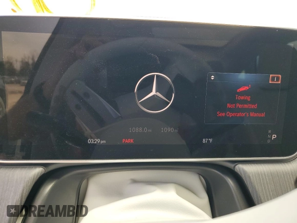 2024 Mercedes-Benz EQE 350+ z VIN W1KEG2BB4RF060472, wystawiony jako Copart lot #48730115 z przebiegiem 1 090 mil mil oraz Szkoda całkowita • Salvage title. Historia ofert i sprzedaży dostępna na DreamBid. Obrazek 9.
