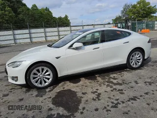 2013 Tesla Model S with VIN 5YJSA1CN1DFP27626, listed as a Copart auction lot 56697935 with 137,962 mi miles and Clean title. Bid and sale history available at DreamBid. Image 1.
