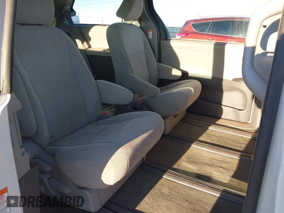 2017 Toyota Sienna L with VIN 5TDZZ3DC3HS828040, listed as a IAAI auction lot 41824384 with 76,159 mi miles. Bid and sale history available at carsss.com. Image 8.