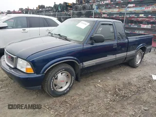 2000 GMC Sonoma SLS with VIN 1GTCS19W9Y8237166, listed as a IAAI auction lot 41513561 with 177,448 mi miles. Bid and sale history available at carsss.com. Image 2.