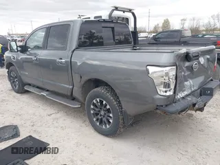 2017 Nissan Titan Platinum Reserve z VIN 1N6AA1E5XHN530256, wystawiony jako IAAI lot #42031654 z przebiegiem 97 200 mil mil oraz . Historia ofert i sprzedaży dostępna na DreamBid. Obrazek 3.
