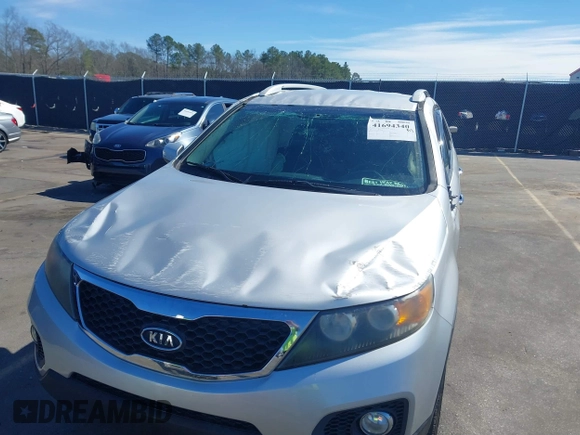 2011 Kia Sorento EX with VIN 5XYKU4A23BG164098, listed as a IAAI auction lot 41694340 with 136,361 mi miles. Bid and sale history available at carsss.com. Image 6.