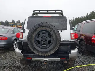 2007 Toyota FJ Cruiser with VIN JTEBU11F570032163, listed as a IAAI auction lot 41999403 with 179,064 mi miles. Bid and sale history available at carsss.com. Image 17.