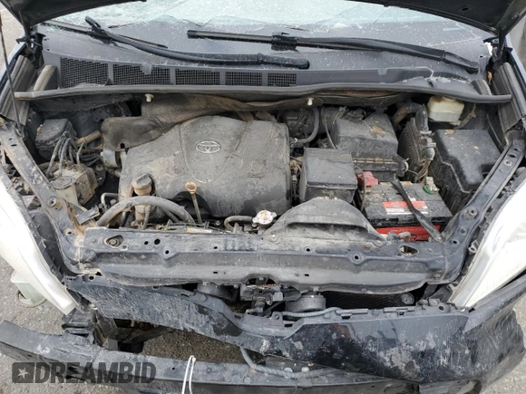 2018 Toyota Sienna LE Auto Access Seat with VIN 5TDKZ3DC6JS924316, listed as a Copart auction lot 61822215 with 123,396 mi miles and Salvage title. Bid and sale history available at DreamBid. Image 12.