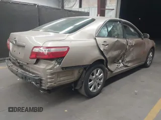 2007 Toyota Camry LE z VIN 4T1BK46K27U006559, wystawiony jako IAAI lot #42250629 z przebiegiem 175 389 mil mil oraz . Historia ofert i sprzedaży dostępna na DreamBid. Obrazek 4.